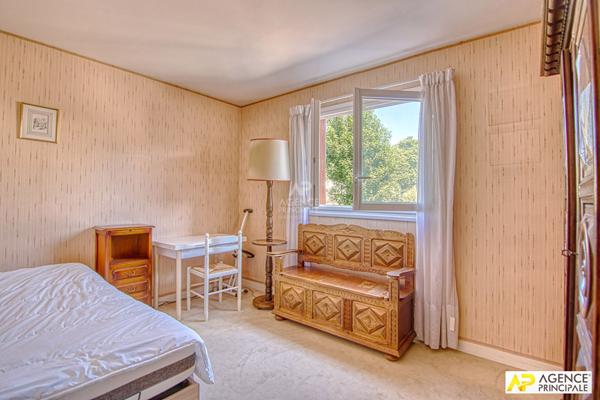 Versailles Rive-Droite Appartement 87 m² carrez avec balcon, ascenseur et parking €560 000 ** - Référence 25433