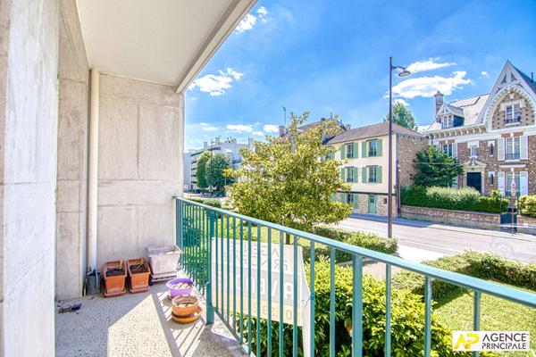 Versailles Rive-Droite Appartement 87 m² carrez avec balcon, ascenseur et parking €560 000 ** - Référence 25433