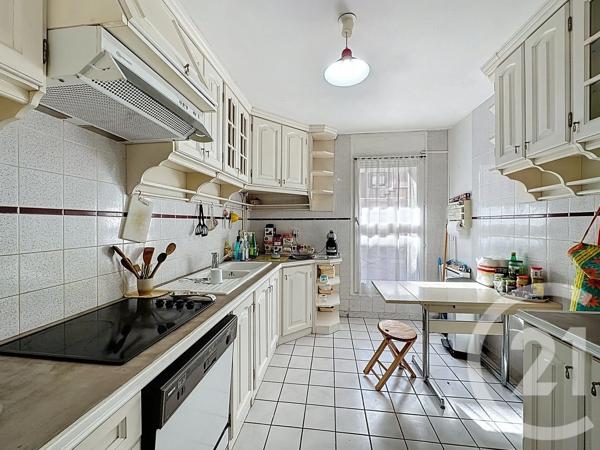 Appartement F5 à vendre  5 pièces - 104,77 m 2   VILLEJUIF  - 94