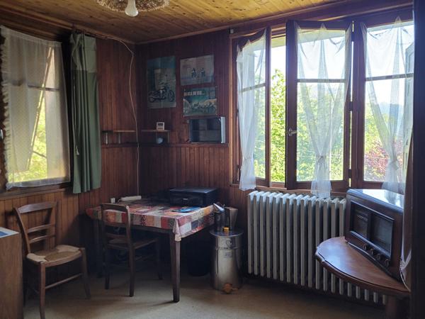 SEYTHENEX. MAISON A RENOVER AVEC DEPENDANCES.