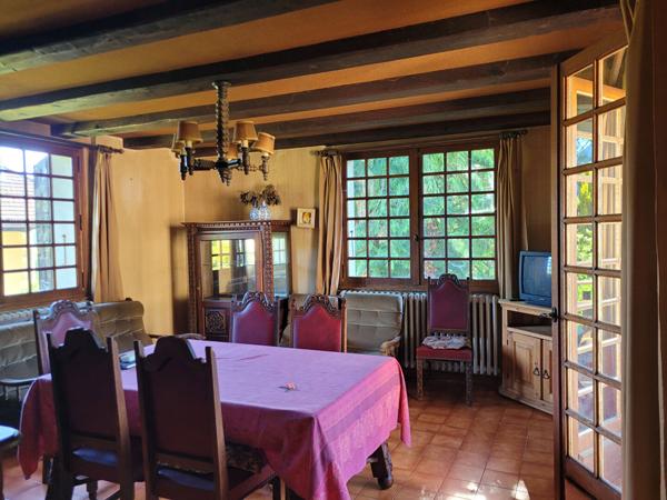SEYTHENEX. MAISON A RENOVER AVEC DEPENDANCES.