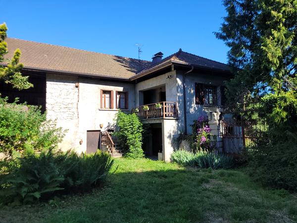 SEYTHENEX. MAISON A RENOVER AVEC DEPENDANCES.