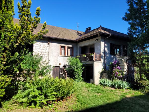 SEYTHENEX. MAISON A RENOVER AVEC DEPENDANCES.