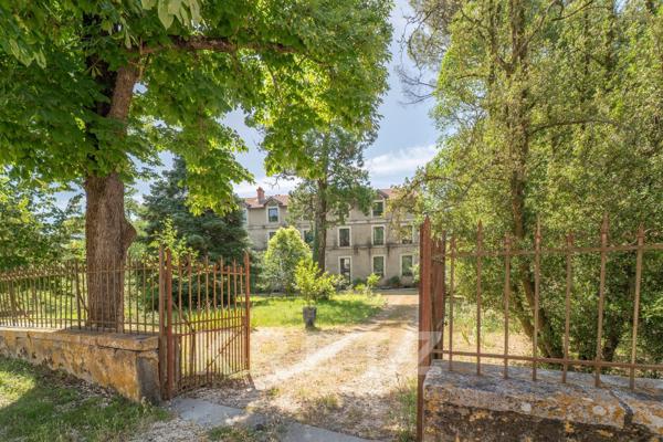 Propriété d'exception avec maison de Maître, chai et dépendances entre Nîmes et Montpellier