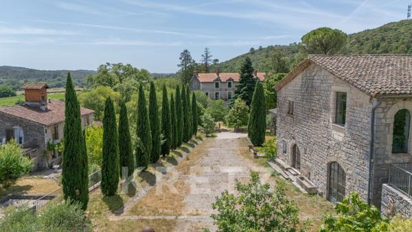 Propriété d'exception avec maison de Maître, chai et dépendances entre Nîmes et Montpellier