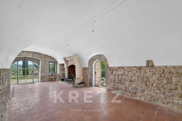 Propriété d'exception avec maison de Maître, chai et dépendances entre Nîmes et Montpellier