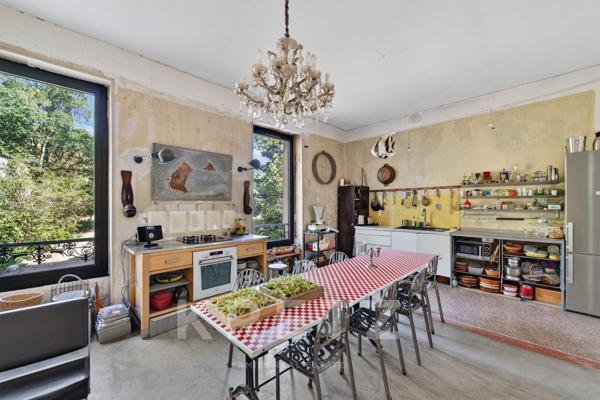 Propriété d'exception avec maison de Maître, chai et dépendances entre Nîmes et Montpellier