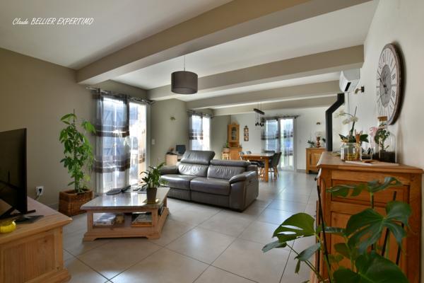 Meyreuil (13590) Maison familiale à MEYREUIL de 223 m2 constituée actuellement de 3 logements sur sa parcelle de 4000 m2