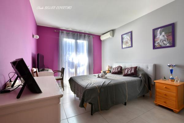 Meyreuil (13590) Maison familiale à MEYREUIL de 223 m2 constituée actuellement de 3 logements sur sa parcelle de 4000 m2