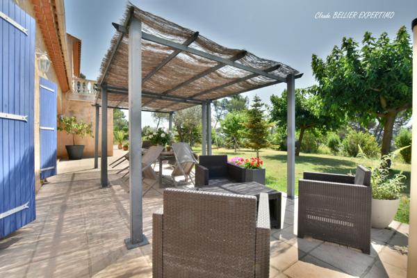 Meyreuil (13590) Maison familiale à MEYREUIL de 223 m2 constituée actuellement de 3 logements sur sa parcelle de 4000 m2