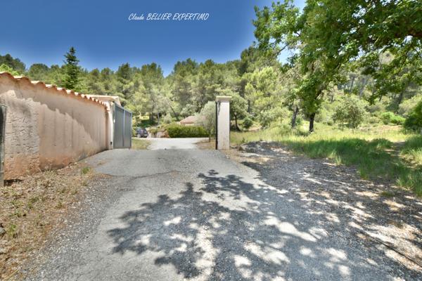 Meyreuil (13590) Maison familiale à MEYREUIL de 223 m2 constituée actuellement de 3 logements sur sa parcelle de 4000 m2