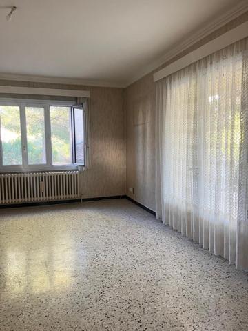 Superbe environnement pour cette maison traditionnelle.