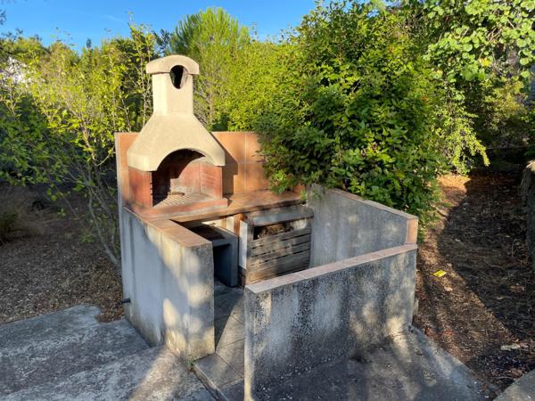 Superbe environnement pour cette maison traditionnelle.