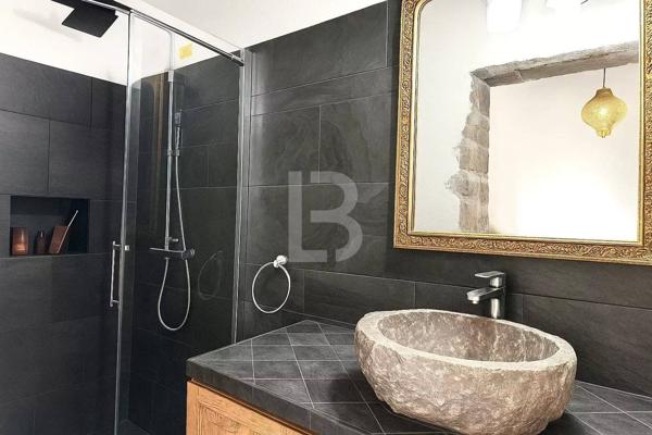 À vendre, propriété de charme en pierre avec vue dégagée et piscine, à proximité de Mougins et du golf de Saint-Donat