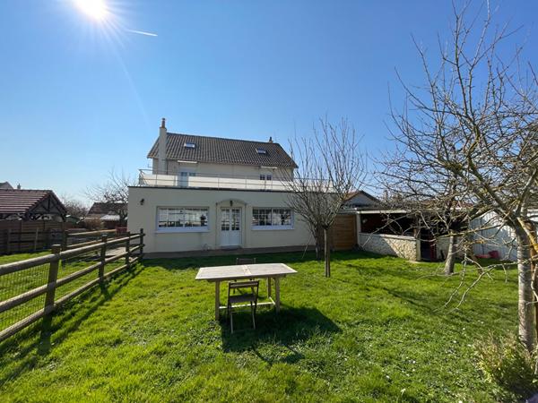 Ensemble immobilier d'environ 250 m2 à GIBERVILLE. dont 60m2 d'un studio