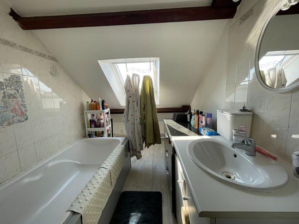 Ensemble immobilier d'environ 250 m2 à GIBERVILLE. dont 60m2 d'un studio