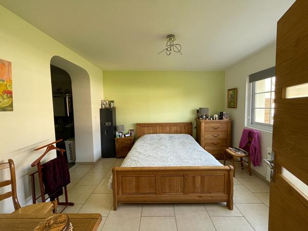 Ensemble immobilier d'environ 250 m2 à GIBERVILLE. dont 60m2 d'un studio