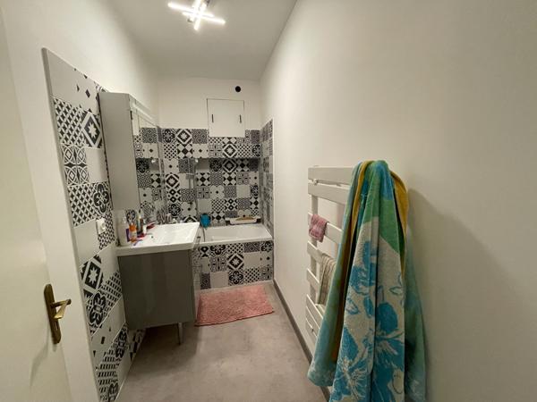 Ensemble immobilier d'environ 250 m2 à GIBERVILLE. dont 60m2 d'un studio