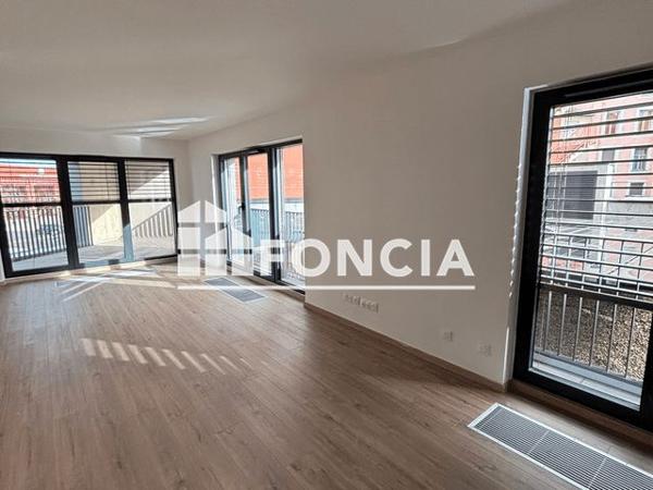 Location Appartement 9 pièces 210.3 m² - 9 RUE SERGENT RENE-MARIE RIVIERE Saint Etinne 42000