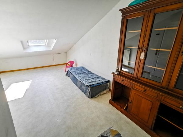 Vinon-sur-Verdon (83560) Maison 2 logements avec cour, terrasse et garage