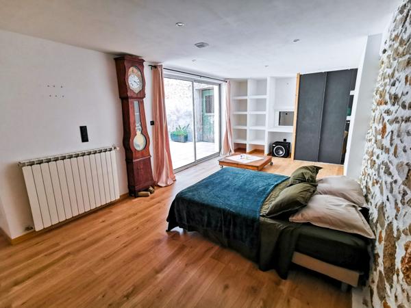 Vinon-sur-Verdon (83560) Maison 2 logements avec cour, terrasse et garage