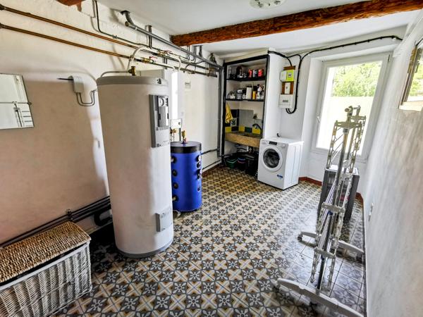 Vinon-sur-Verdon (83560) Maison 2 logements avec cour, terrasse et garage