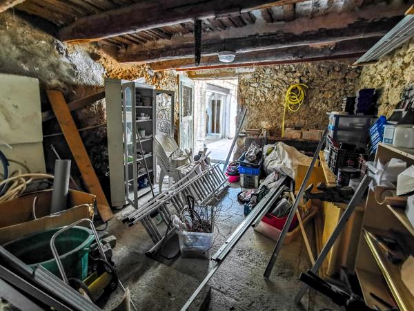 Vinon-sur-Verdon (83560) Maison 2 logements avec cour, terrasse et garage