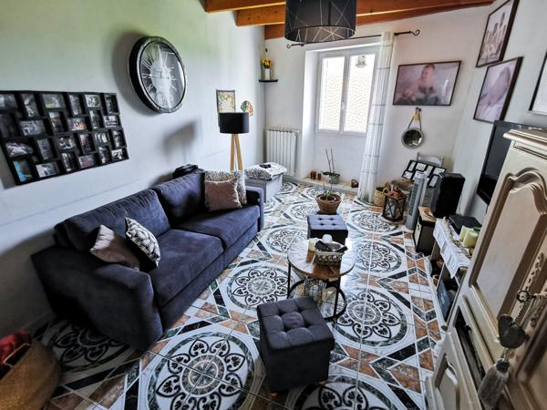 Vinon-sur-Verdon (83560) Maison 2 logements avec cour, terrasse et garage