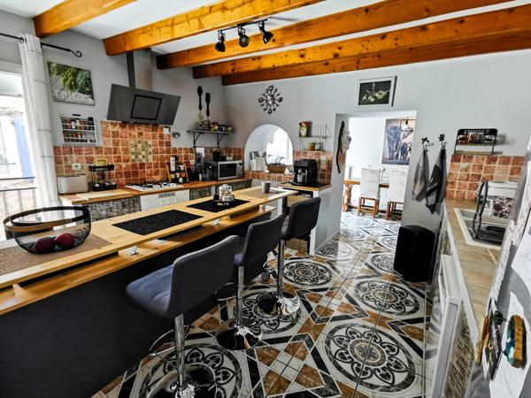 Vinon-sur-Verdon (83560) Maison 2 logements avec cour, terrasse et garage