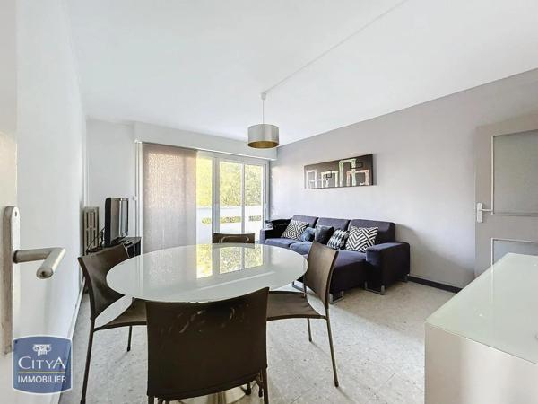 Appartement à louer 4 pièces 73.28m² Nîmes (30000)