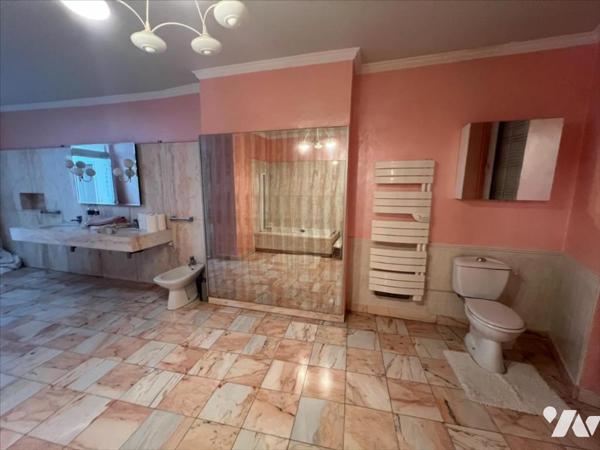 Immeuble entier de 4 lots avec garage situé au MANS - quartier REPUBLIQUE - VISITATION