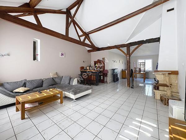 Maison à vendre à MONTRELAIS - 3 chambres, belle pièce de vie, garage, jardin