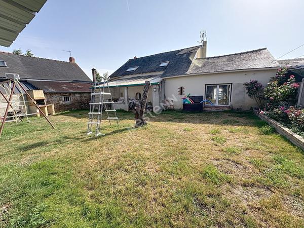 Maison à vendre à MONTRELAIS - 3 chambres, belle pièce de vie, garage, jardin