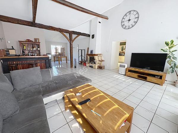 Maison à vendre à MONTRELAIS - 3 chambres, belle pièce de vie, garage, jardin