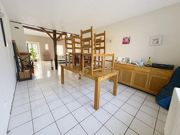 Maison à vendre à MONTRELAIS - 3 chambres, belle pièce de vie, garage, jardin