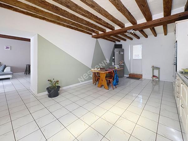 Maison à vendre à MONTRELAIS - 3 chambres, belle pièce de vie, garage, jardin