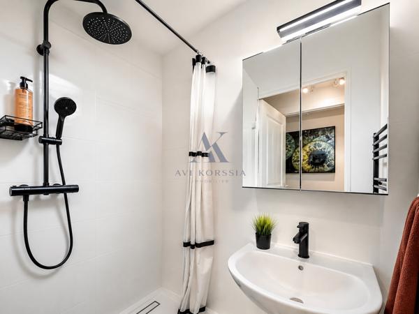 Villeurbanne limite Lyon 6e – T4 87 m², 3 chambres avec balcon
