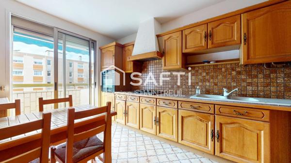 Appartement 4 pièces traversant avec balcon, parking et cave – Bron