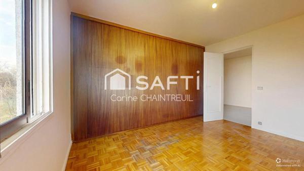 Appartement 4 pièces traversant avec balcon, parking et cave – Bron