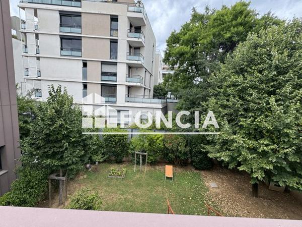 Location Appartement 3 pièces 69.8 m² - 2-4 RUE SIMONE DE BEAUVOIR Lyon 69007