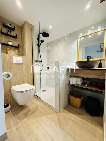 Appartement , 3  chambres rénové et meublé avec piscine