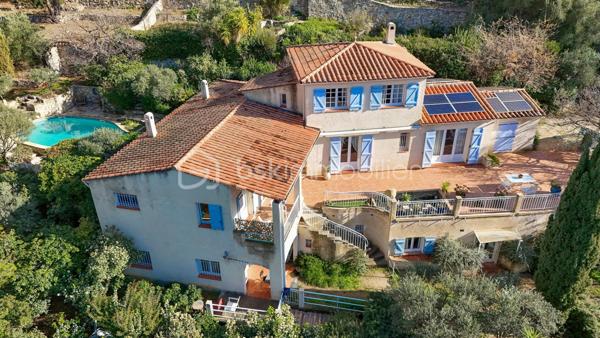 Maison traditionnelle de 218 m²