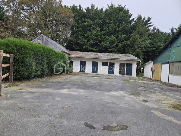 Terrain de 40 000 m²