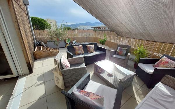 Appartement à vendre    2 pièces • 51 m2 Marseille 8