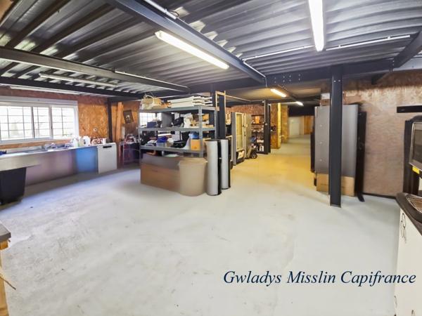 Magnifique propriété à EYSINES avec maison contemporaine de 9 pièces et un immense loft/local d'activité de 235m²