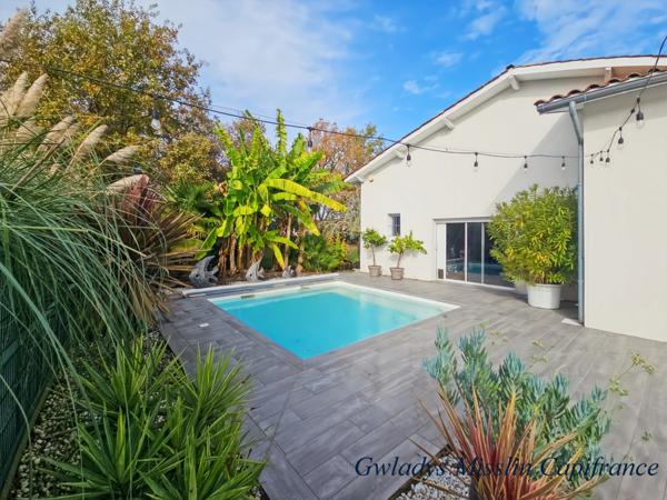 Magnifique propriété à EYSINES avec maison contemporaine de 9 pièces et un immense loft/local d'activité de 235m²