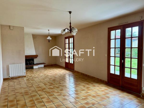 Plain-pied de trois chambres avec jardin et garages