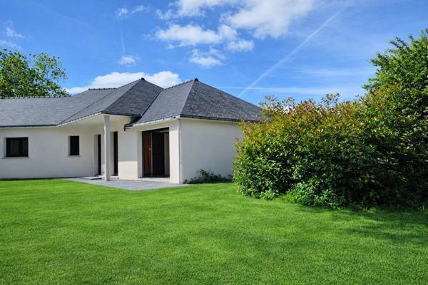 TRES BELLE MAISON CONTEMPORAINE DE PLAIN PIED de 112 m2 réalisée en 2018 dans le Finistère en limite du Morbihan - (2 min de Spézet, 10 min de Gourin - 10 min de Châteauneuf du Faou)