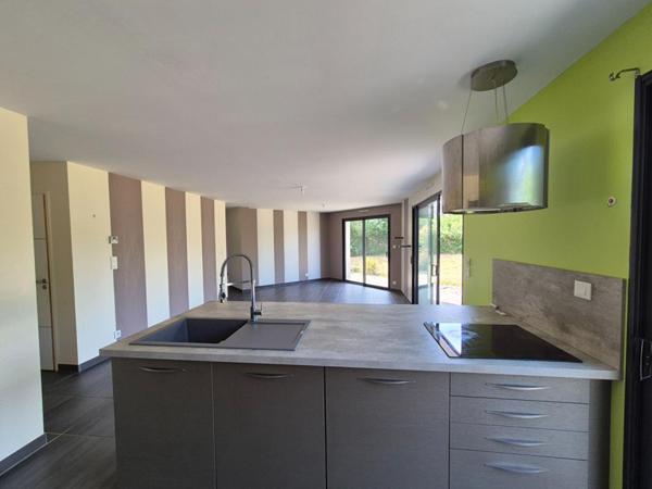 TRES BELLE MAISON CONTEMPORAINE DE PLAIN PIED de 112 m2 réalisée en 2018 dans le Finistère en limite du Morbihan - (2 min de Spézet, 10 min de Gourin - 10 min de Châteauneuf du Faou)