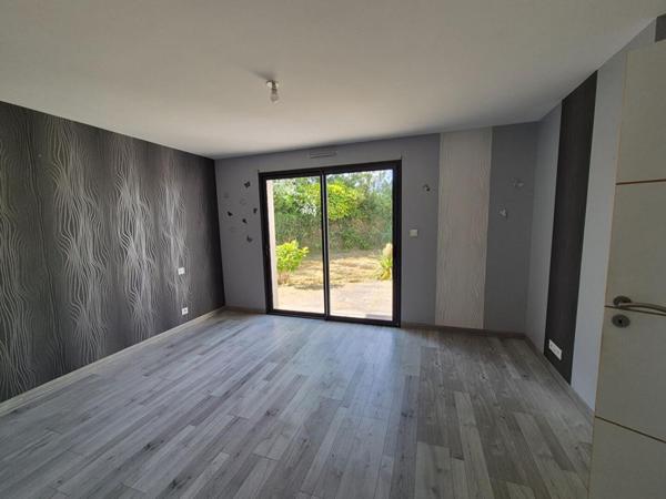 TRES BELLE MAISON CONTEMPORAINE DE PLAIN PIED de 112 m2 réalisée en 2018 dans le Finistère en limite du Morbihan - (2 min de Spézet, 10 min de Gourin - 10 min de Châteauneuf du Faou)